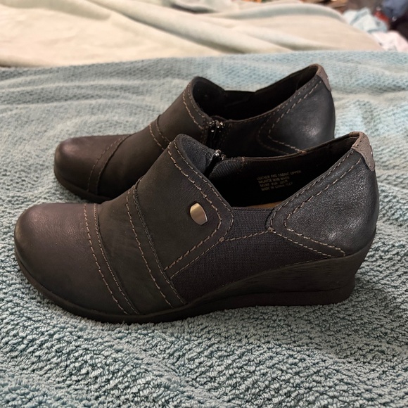 Earth Origins Wedge Shootie - Picture 2 of 7